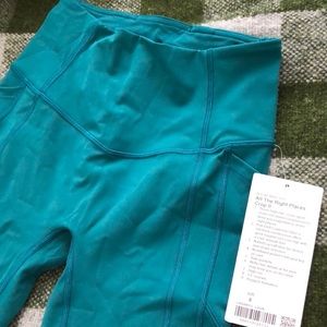 All the right places Crop Lululemon pants